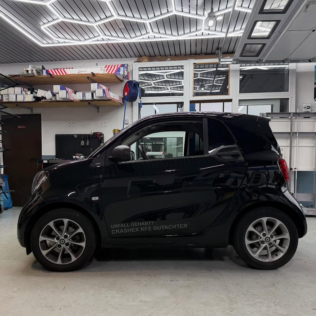 Smart Fahrzeug im CrashEx Gutachterbuero